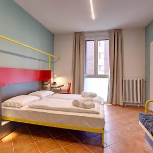  Hostel Meininger Garibaldi